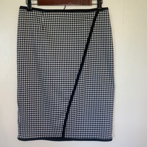 Calvin Klein Skirt size 4 black white